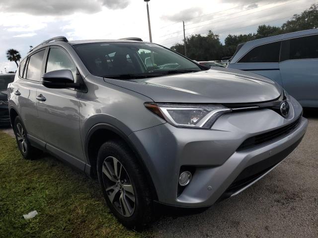 2T3WFREV6HW383600 - 2017 TOYOTA RAV4 XLE SILVER photo 4