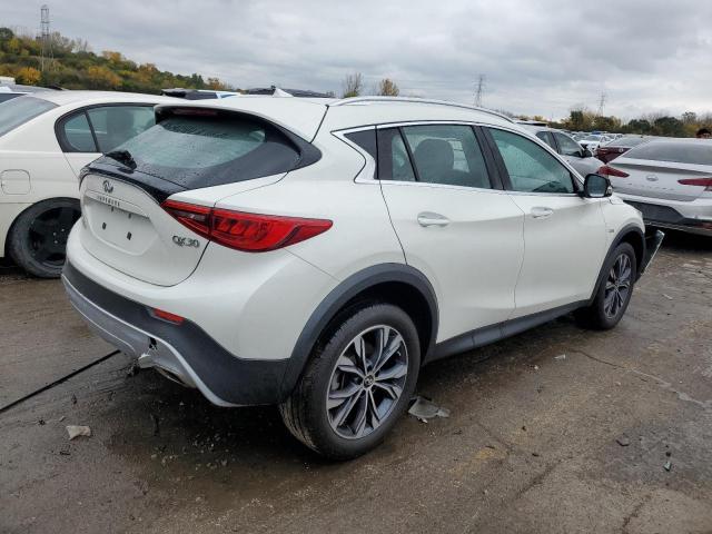 SJKCH5CR7JA045457 - 2018 INFINITI QX30 BASE WHITE photo 3