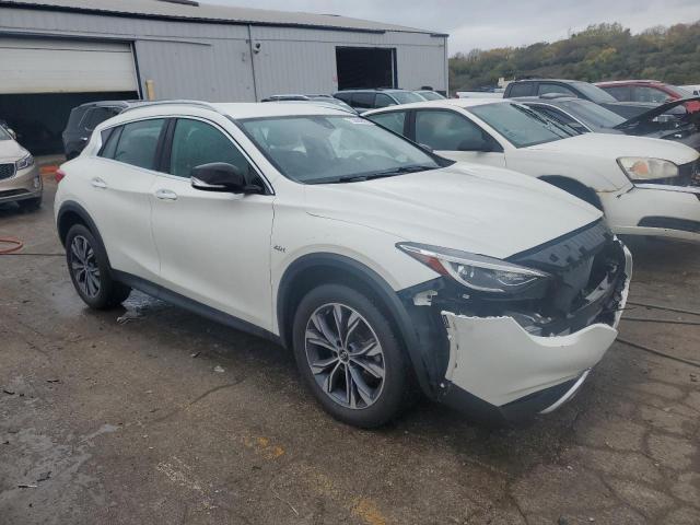 SJKCH5CR7JA045457 - 2018 INFINITI QX30 BASE WHITE photo 4