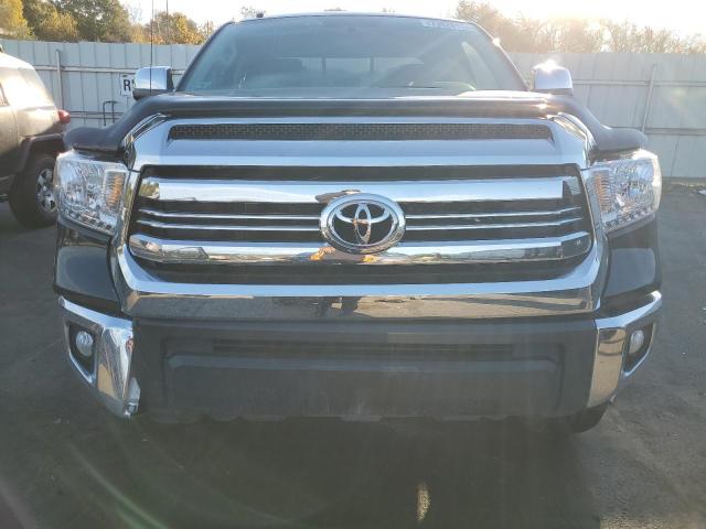 5TFUM5F10HX072130 - 2017 TOYOTA TUNDRA DOUBLE CAB SR/SR5 BLACK photo 5