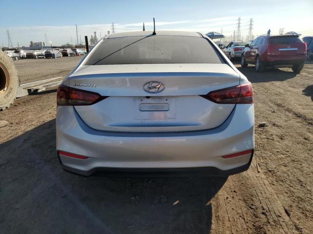 3KPC24A3XJE017923 - 2018 HYUNDAI ACCENT SE SILVER photo 6