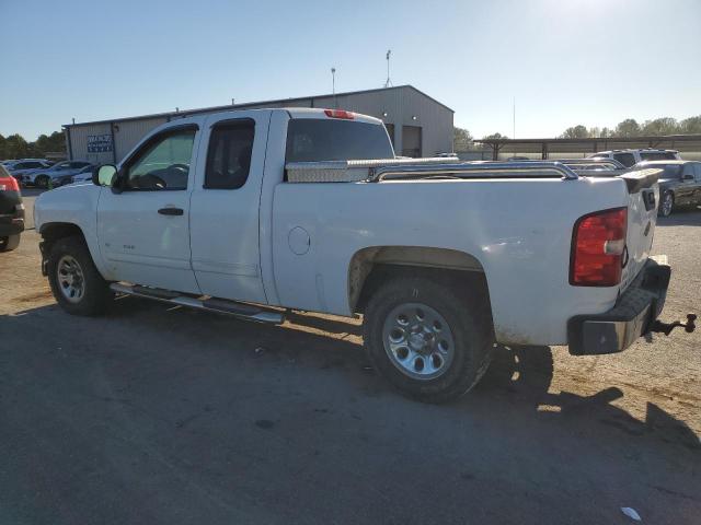 1GCRCREA8BZ359597 - 2011 CHEVROLET SILVERADO C1500  LS WHITE photo 2