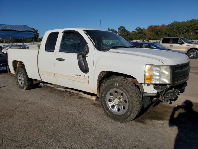 1GCRCREA8BZ359597 - 2011 CHEVROLET SILVERADO C1500  LS WHITE photo 4