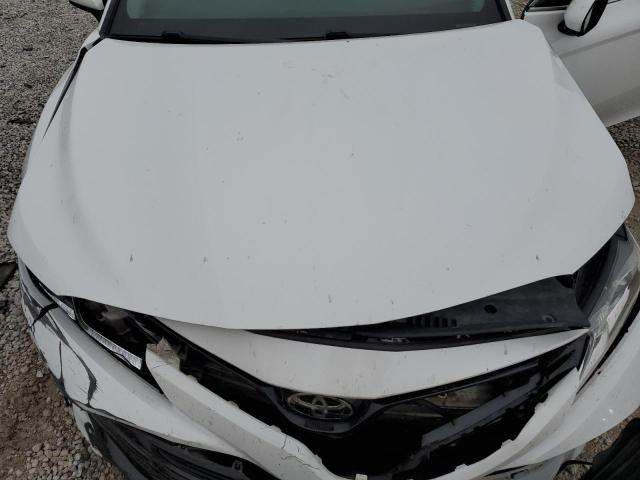 4T1B11HK4JU560174 - 2018 TOYOTA CAMRY L WHITE photo 11