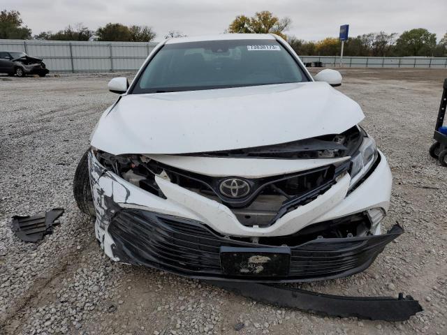 4T1B11HK4JU560174 - 2018 TOYOTA CAMRY L WHITE photo 5