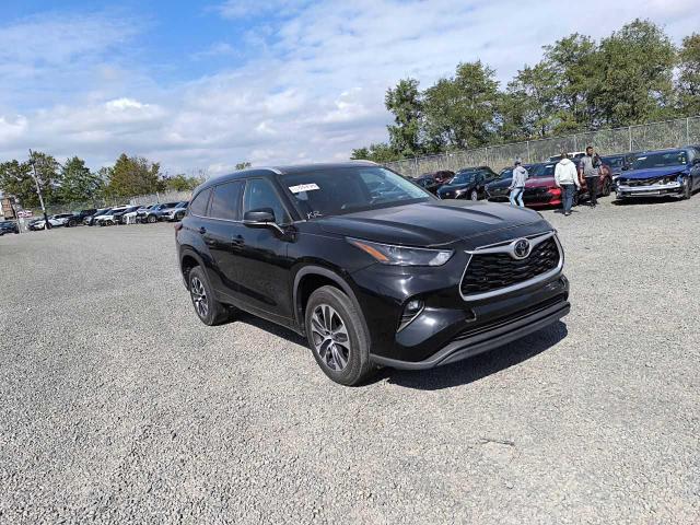 5TDGZRAH3NS549161 - 2022 TOYOTA HIGHLANDER XLE Qara foto 3