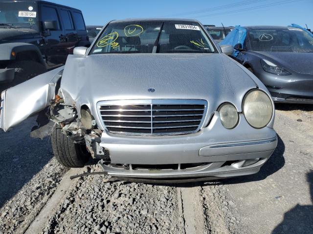 WDBJF65J11B294200 - 2001 MERCEDES-BENZ E 320 GRAY photo 5