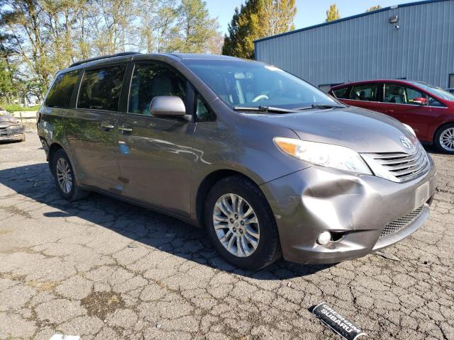 5TDYK3DC3BS032587 - 2011 TOYOTA SIENNA XLE GRAY photo 4