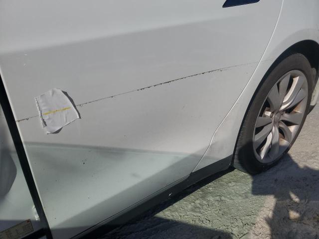 5YJSA1E22GF127785 - 2016 TESLA MODEL S WHITE photo 12