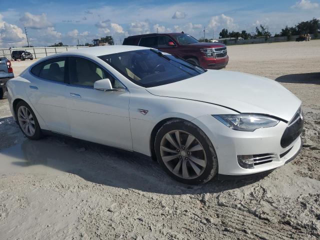 5YJSA1E22GF127785 - 2016 TESLA MODEL S WHITE photo 4