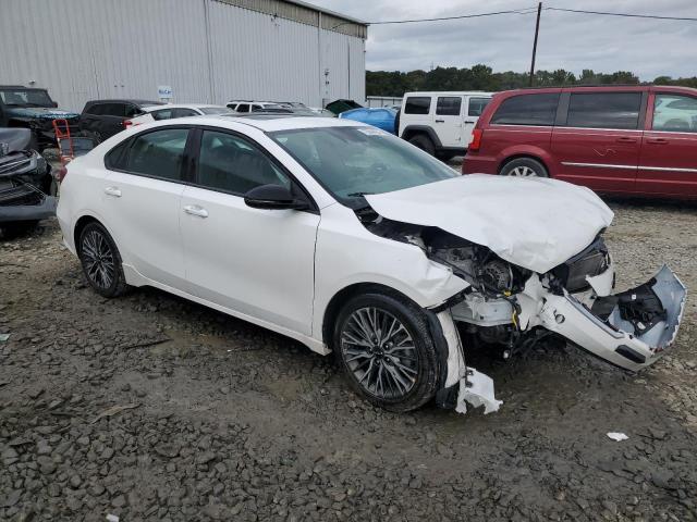 3KPF54AD0NE426144 - 2022 KIA FORTE GT LINE WHITE photo 4