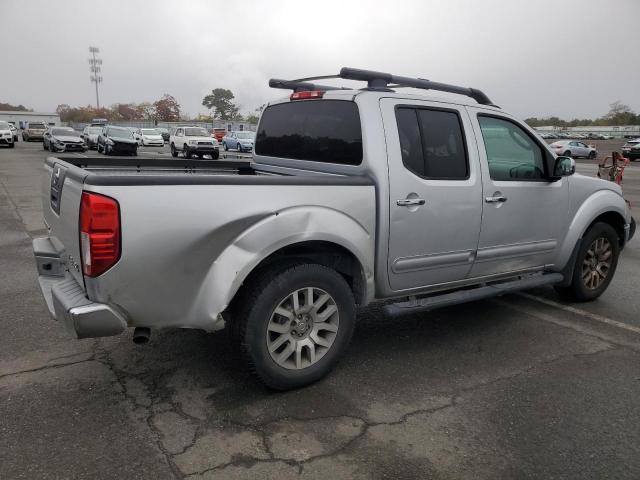 1N6AD0EV3AC438361 - 2010 NISSAN FRONTIER CREW CAB SE SILVER photo 3