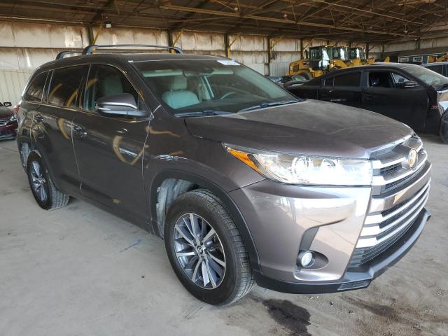 5TDKZRFH7JS537706 - 2018 TOYOTA HIGHLANDER SE GRAY photo 4