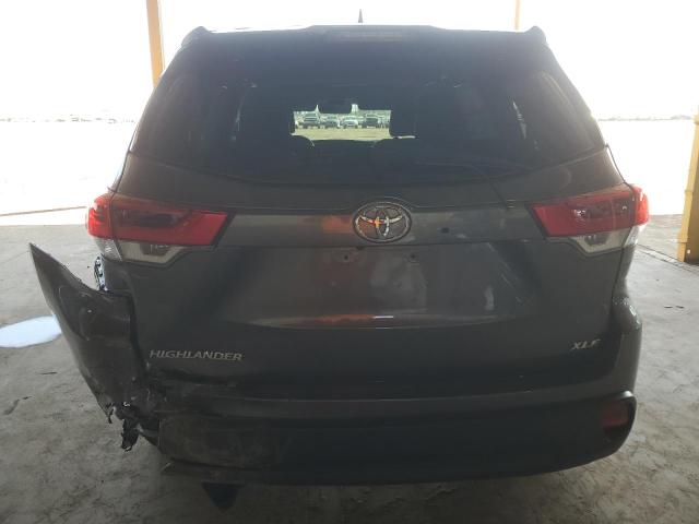 5TDKZRFH7JS537706 - 2018 TOYOTA HIGHLANDER SE GRAY photo 6