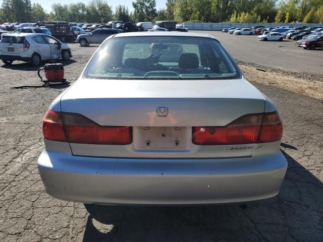 1HGCG5642YA043813 - 2000 HONDA ACCORD LX SILVER photo 6