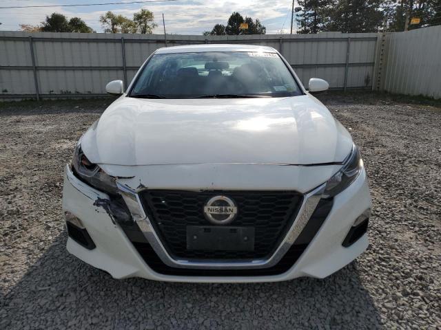 1N4BL4BW8KC182613 - 2019 NISSAN ALTIMA S WHITE photo 5