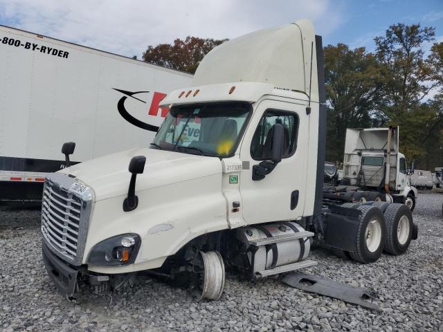 3AKJGEDV8KSKL9913 - 2019 FREIGHTLINER CASCADIA 1 WHITE photo 2