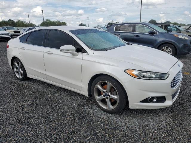 1FA6P0H72E5350382 - 2014 FORD FUSION SE WHITE photo 4