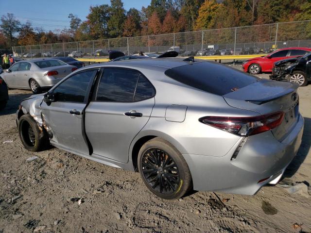 4T1G11AK0MU491357 - 2021 TOYOTA CAMRY SE SILVER photo 2