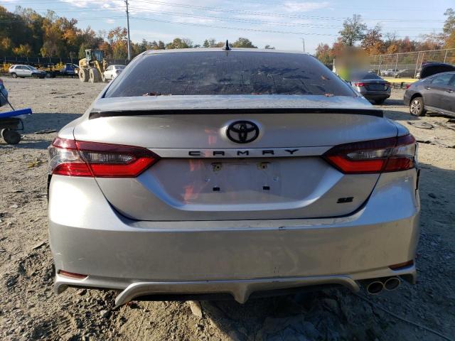 4T1G11AK0MU491357 - 2021 TOYOTA CAMRY SE SILVER photo 6