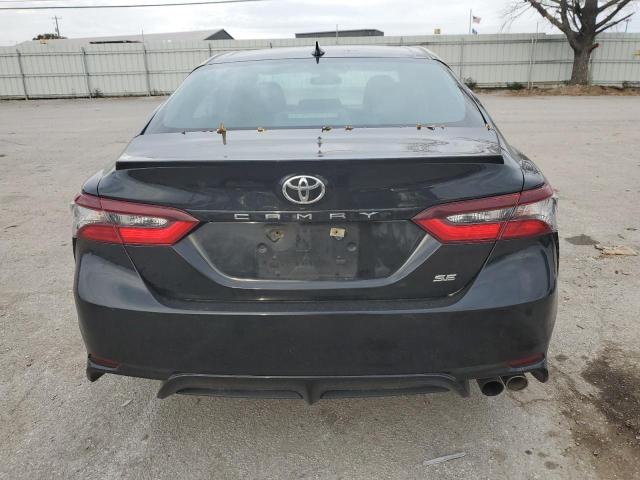 4T1G11AK4MU588903 - 2021 TOYOTA CAMRY SE BLACK photo 6