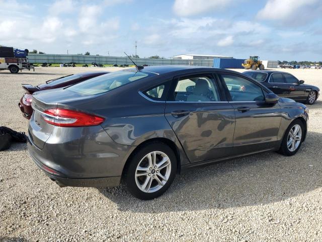 3FA6P0H79JR132916 - 2018 FORD FUSION SE GRAY photo 3