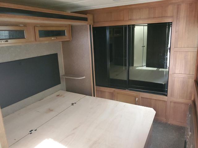 5ZT2CAYB5JT011232 - 2018 OTHR MOTORHOME TWO TONE photo 5