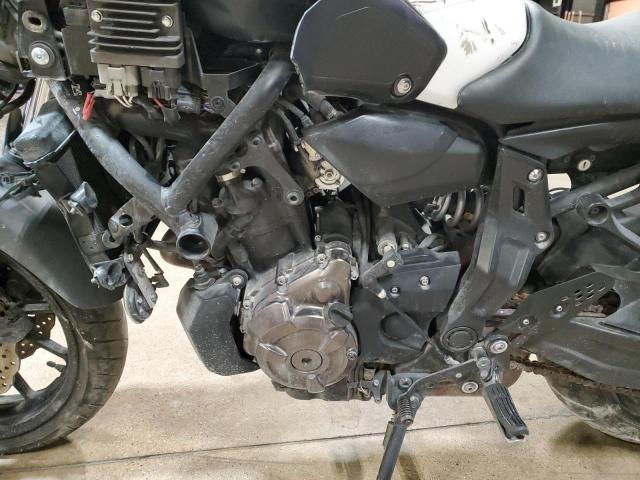 JYARM27E8JA000800 - 2018 YAMAHA MT07 TWO TONE photo 6