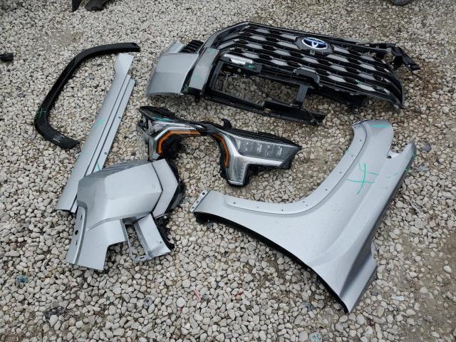 5TFNC5AB4PX002815 - 2023 TOYOTA TUNDRA CREWMAX PLATINUM Silber Foto 12