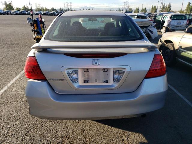 1HGCM56196A047028 - 2006 HONDA ACCORD VALUE SILVER photo 6