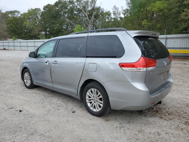 5TDYK3DC4DS325451 - 2013 TOYOTA SIENNA XLE SILVER photo 2