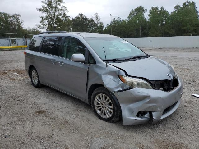 5TDYK3DC4DS325451 - 2013 TOYOTA SIENNA XLE SILVER photo 4