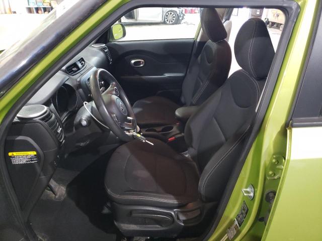 KNDJN2A27F7758466 - 2015 KIA SOUL GREEN photo 7