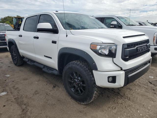 5TFDW5F1XGX557674 - 2016 TOYOTA TUNDRA CREWMAX SR5 WHITE photo 4