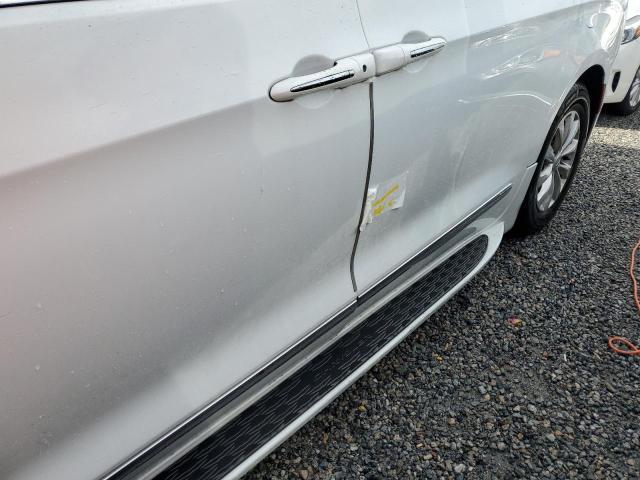 2C4RC1EG7JR197475 - 2018 CHRYSLER PACIFICA TOURING L PLUS WHITE photo 13
