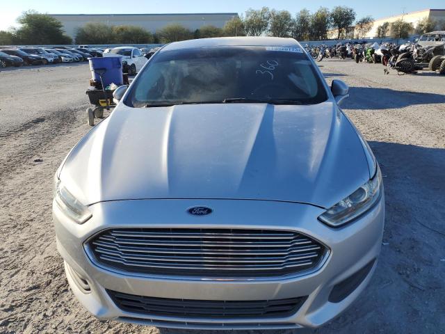 3FA6P0H77GR329155 - 2016 FORD FUSION SE SILVER photo 5