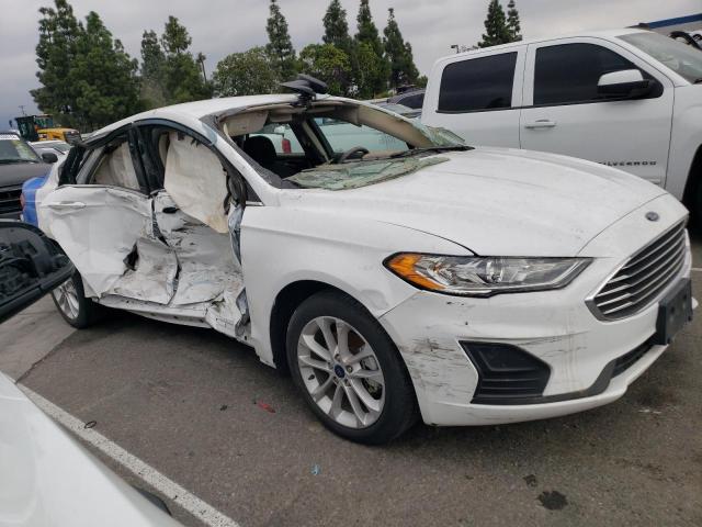 3FA6P0LU0LR213853 - 2020 FORD FUSION SE WHITE photo 4