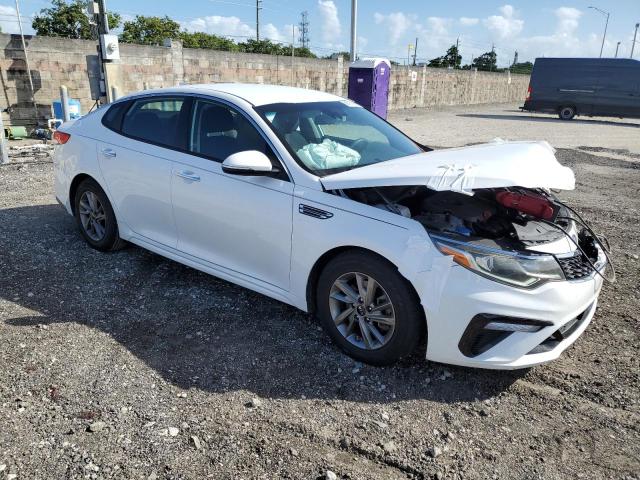 5XXGT4L36LG382167 - 2020 KIA OPTIMA LX WHITE photo 4