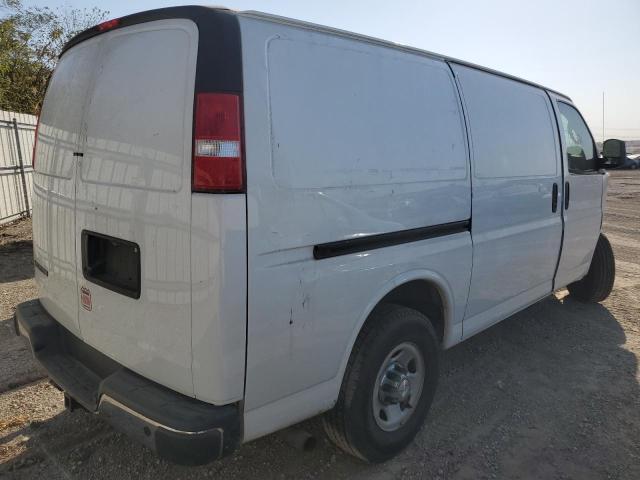 1GCWGAFG8J1332053 - 2018 CHEVROLET EXPRESS G2 WHITE photo 3