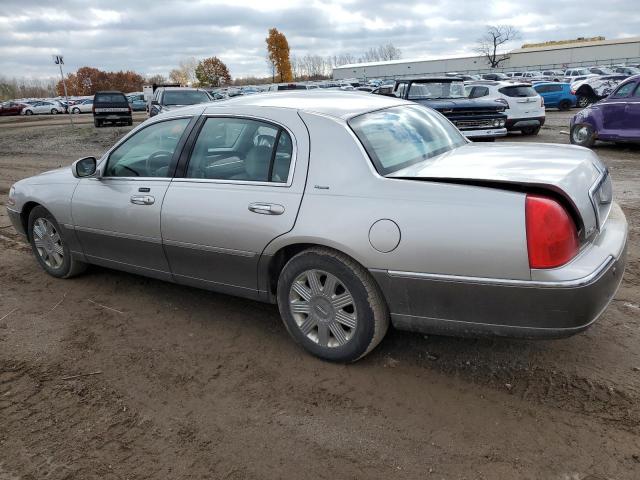 1LNHM83W64Y677739 - 2004 LINCOLN TOWN CAR ULTIMATE SILVER photo 2