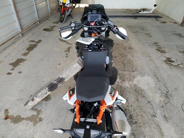 VBKTR640XNM834677 - 2022 KTM 890 ADVENTURE R Pomarańczowy zdjęcie 5