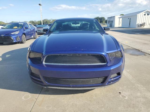 1ZVBP8AM1E5261455 - 2014 FORD MUSTANG BLUE photo 5