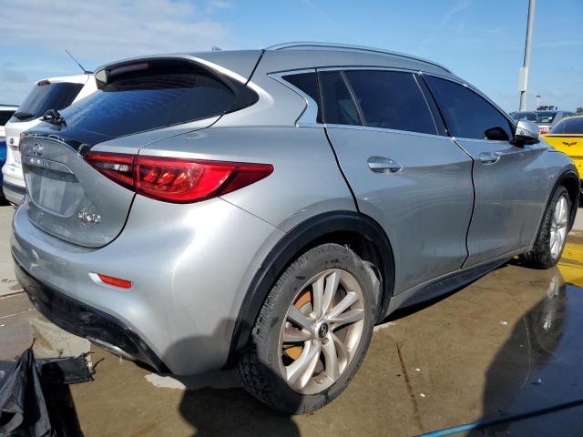 SJKCH5CP8KA009065 - 2019 INFINITI QX30 BASE PURE SILVER photo 3