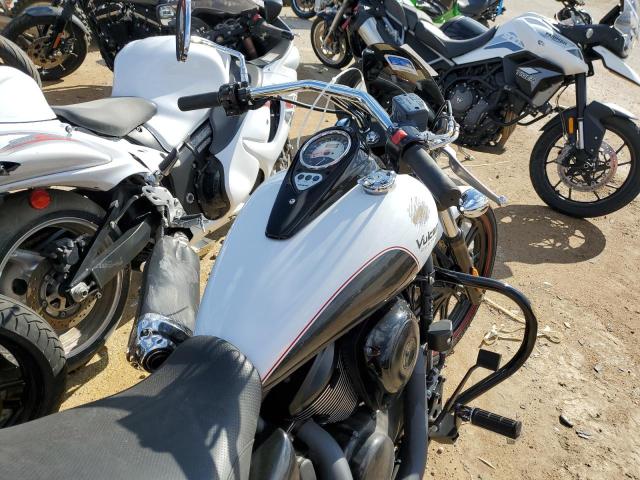 JKAVN2C11GA065090 - 2016 KAWASAKI VN900 C WHITE photo 5