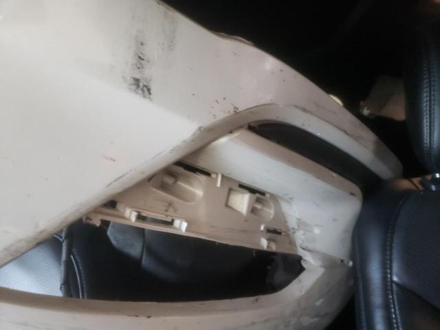 5LMCJ3C90GUJ21080 - 2016 LINCOLN MKC RESERVE WHITE photo 10