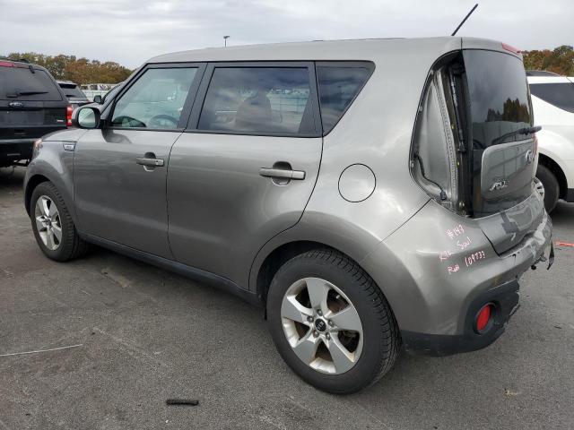 KNDJN2A24J7548190 - 2018 KIA SOUL GRAY photo 2