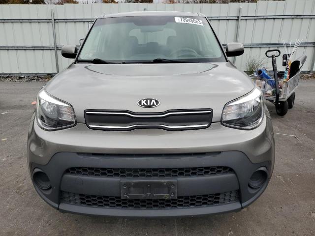 KNDJN2A24J7548190 - 2018 KIA SOUL GRAY photo 5