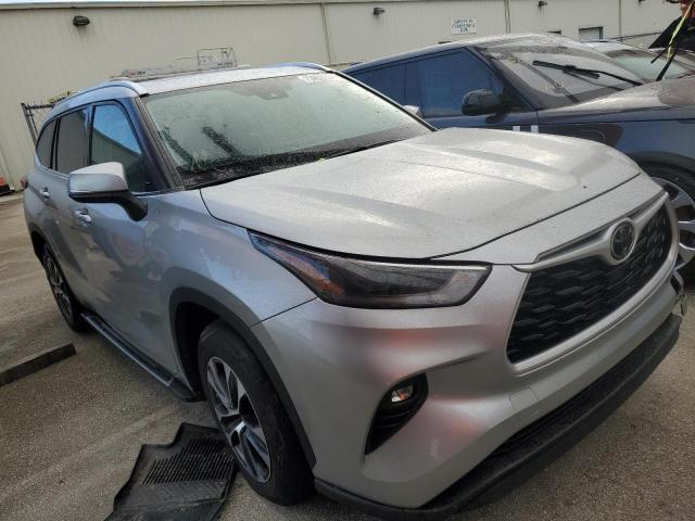 5TDGZRAH2MS053783 - 2021 TOYOTA HIGHLANDER XLE Gümüş foto 4