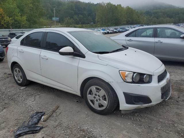 1G1JA5SH2E4185260 - 2014 CHEVROLET SONIC LS WHITE photo 4