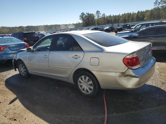 4T1BE32K95U064463 - 2005 TOYOTA CAMRY LE SILVER photo 2